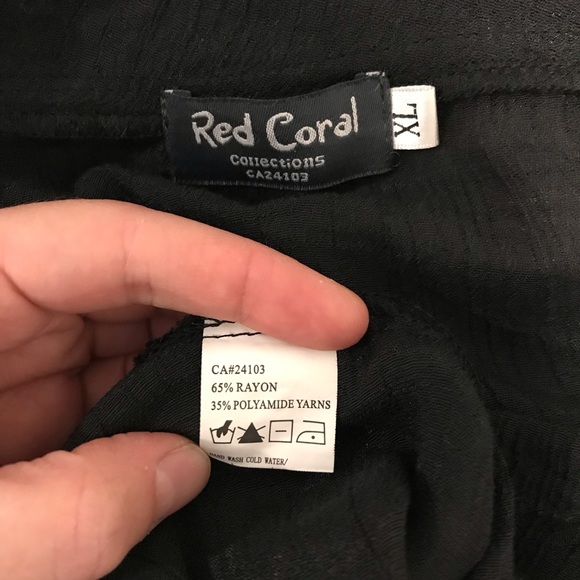 5/$30❄️ Red Coral triple wired collar tunic, black - Picture 3 of 5